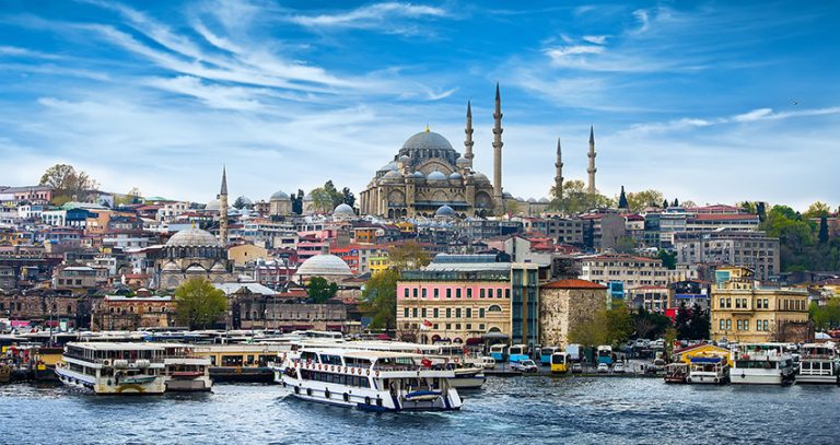 Zboruri ieftine spre Istanbul, 59 euro/pers dus-întors cu toate taxele incluse.