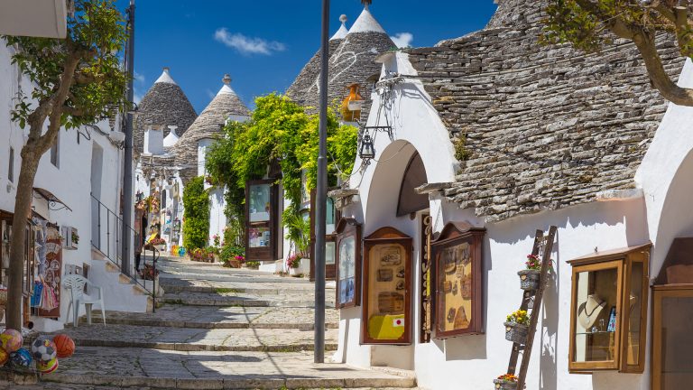 Zboruri ieftine spre Bari & Alberobello, 29 euro/pers dus-întors.