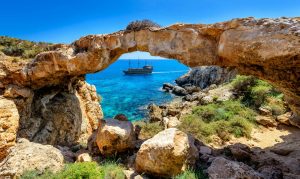 Read more about the article Cipru va plati vacanta turistilor testati pozitiv la Covid-19