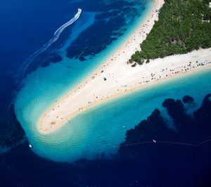 Read more about the article Cele mai frumoase insule din Croatia, accesibile cu masina din Romania!