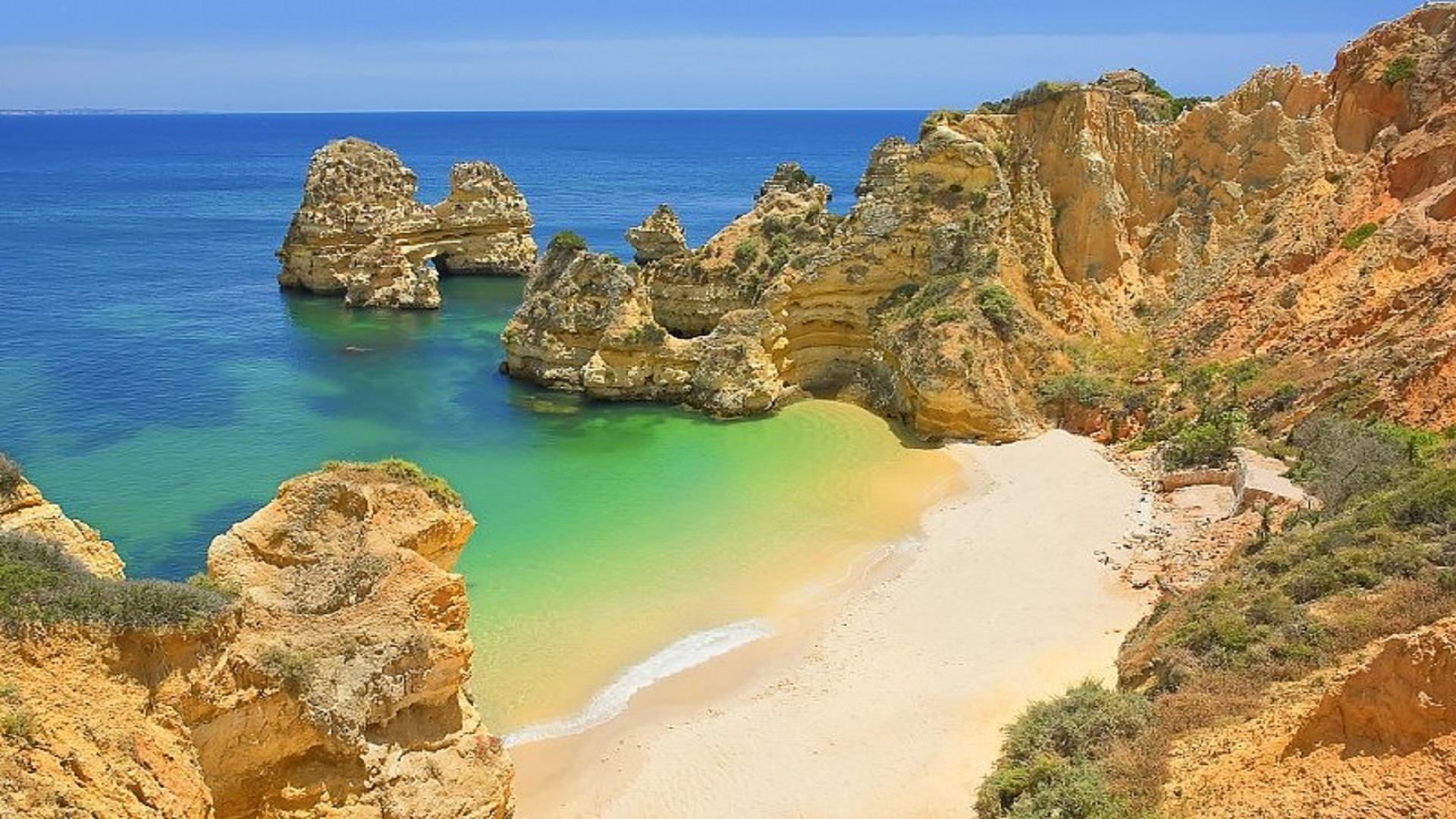 You are currently viewing Portugalia redeschide plajele pe 6 iunie