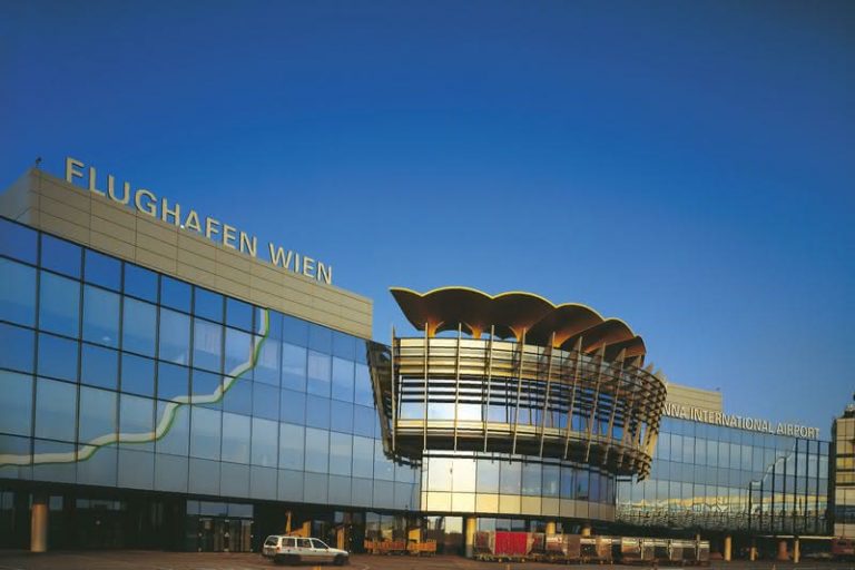 Aeroportul din Viena vinde teste de coronavirus pasagerilor care vor sa evite carantina