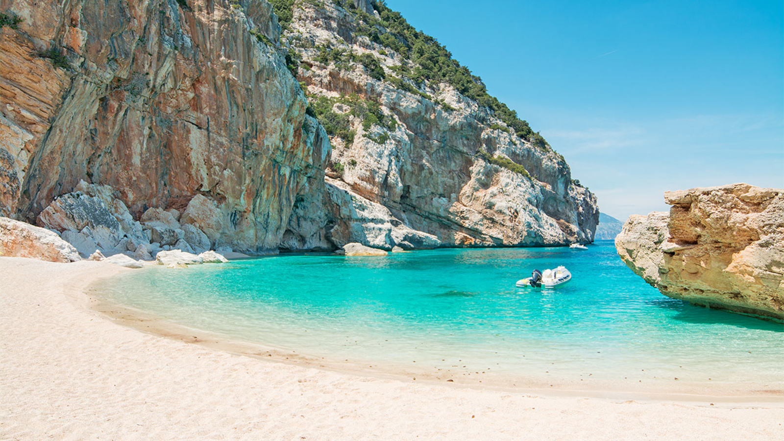 You are currently viewing Crazy HOT!! Flights from Milan to Sardinia, from €10 per person both ways