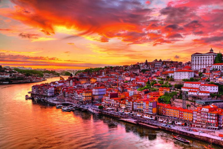 Vacanta de vara in Porto, 300 euro/pers (zbor+cazare 7 nopti)