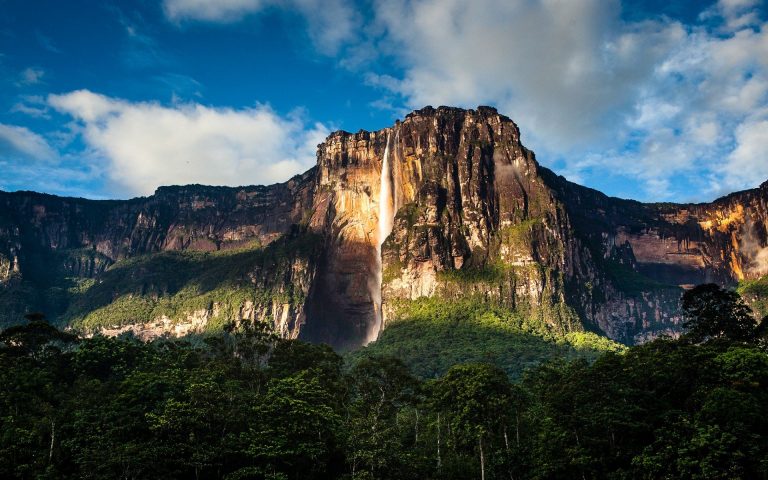 Cheap flights from UK to Caracas, Venezuela, £334 pp return