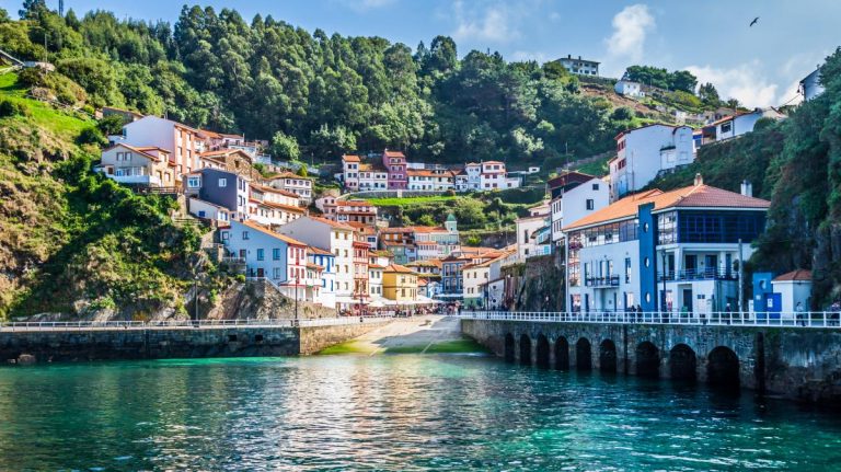 Vacanta in Asturia, 226 euro/pers (zbor+cazare 7 nopti)