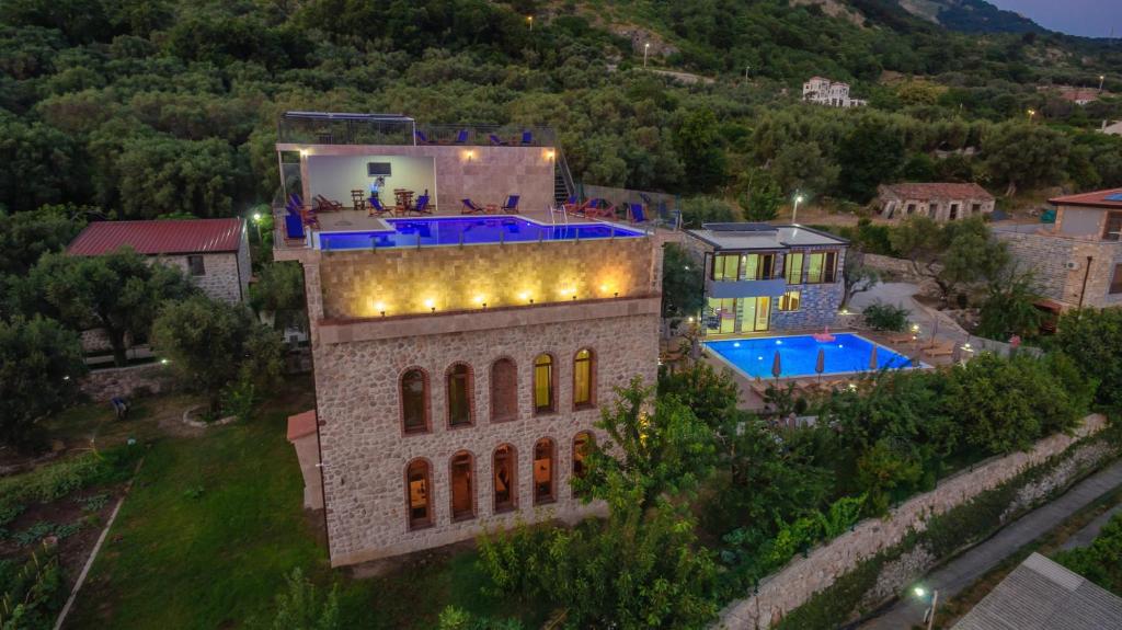 Read more about the article Cazare inedita in Muntenegru, cu vedere la mare si piscina infinity la 39 euro/pers/noapte.