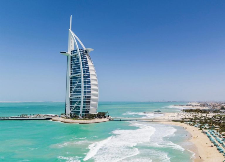 Burj Al Arab, cel mai luxos hotel din lume, ce costuri si ce facilitati are.