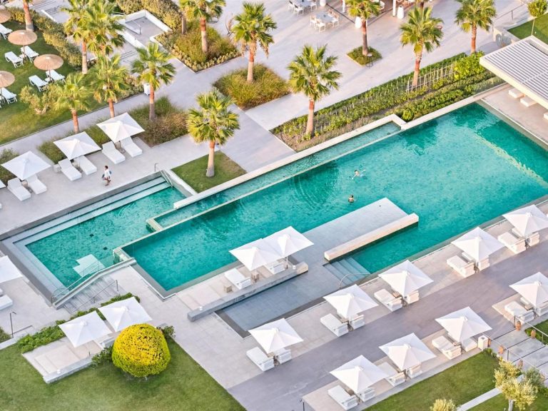 Super Resort de 5* pe bratul Kassandra din Halkidiki, Grecia.