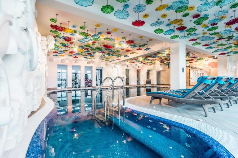 Super locatie cu piscina interioara si spa in Colibita, Marea de la Munte.