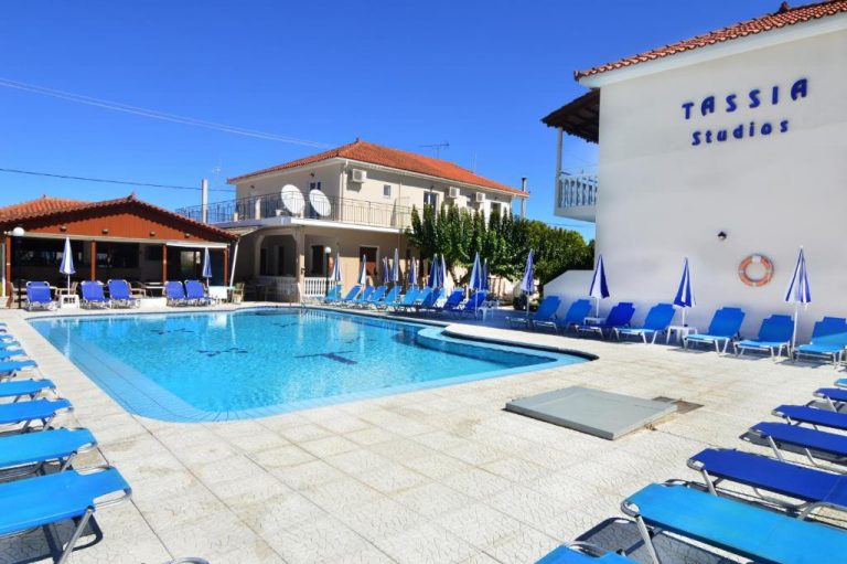 Hotel foarte bine cotat cu piscina in Zakinthos, 21 euro/pers/noapte cu mic dejun inclus.
