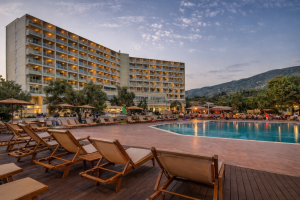 Read more about the article Vacanță All Inclusive în Grecia 2026 la 549 € / persoană – Evia Riviera Resort, ideal pentru familii